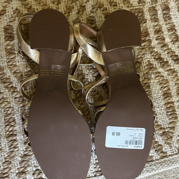 Seychelles Metallic Gold Strappy Sandals - Picture 4 of 4